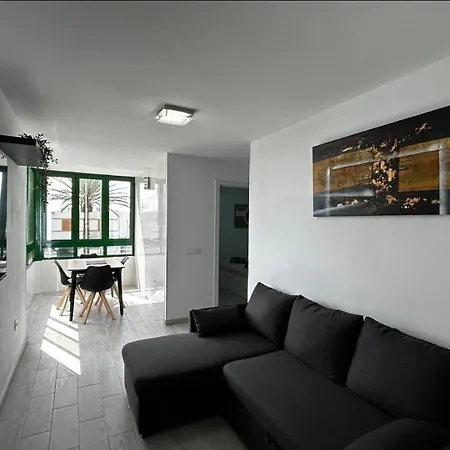 Life Only 5 Minutes Away And Heated Pool Appartamento